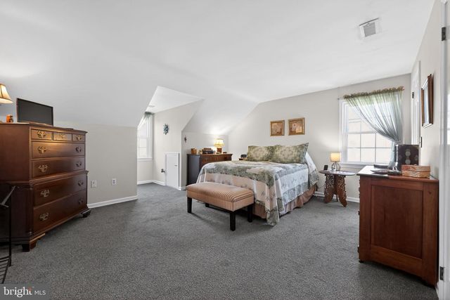 2953 PARKVIEW LN, Allentown, PA 18103