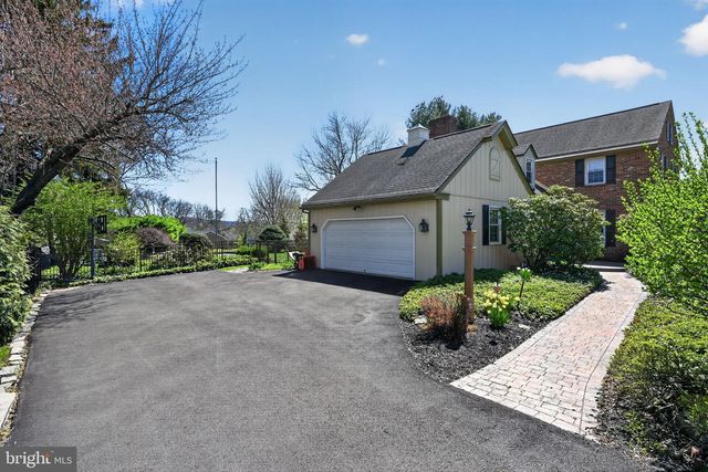 2953 PARKVIEW LN, Allentown, PA 18103