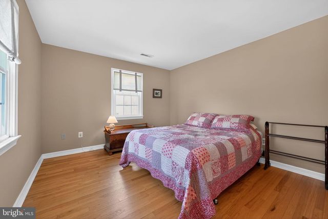 2953 PARKVIEW LN, Allentown, PA 18103