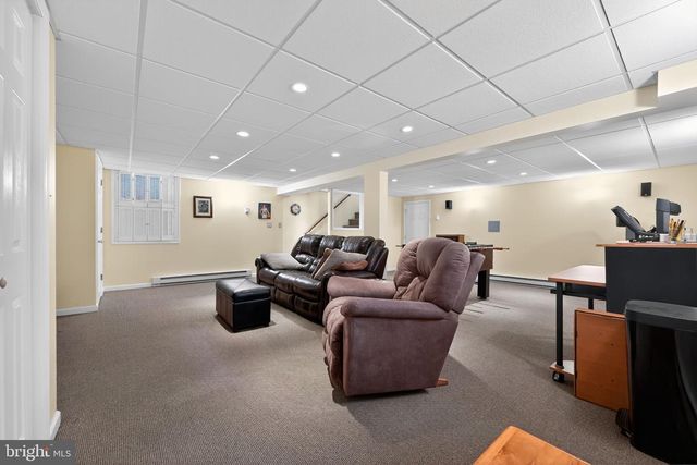 2953 PARKVIEW LN, Allentown, PA 18103