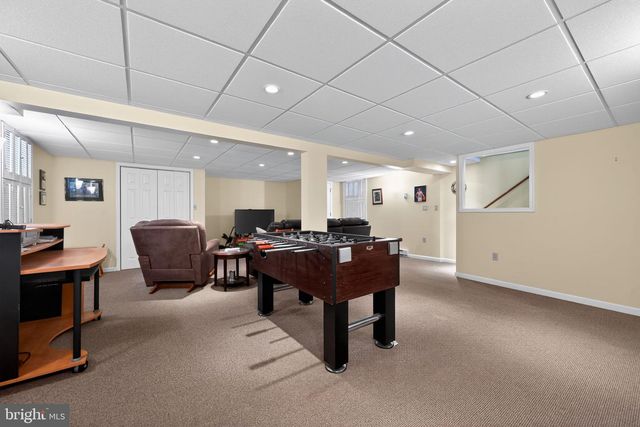2953 PARKVIEW LN, Allentown, PA 18103