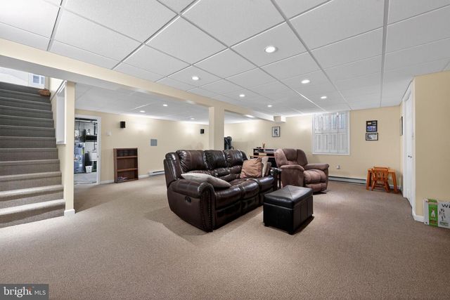 2953 PARKVIEW LN, Allentown, PA 18103