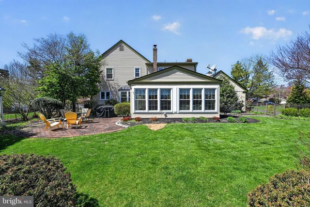 2953 PARKVIEW LN, Allentown, PA 18103
