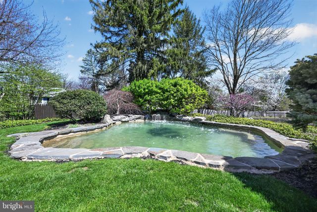 2953 PARKVIEW LN, Allentown, PA 18103