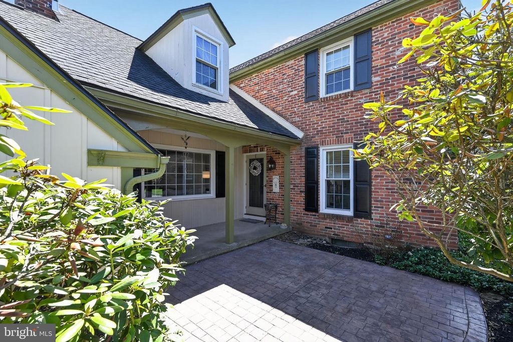 2953 PARKVIEW LN, Allentown, PA 18103