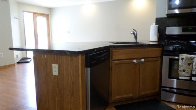 33831 Hooker Road 6, New Baltimore, MI 48047