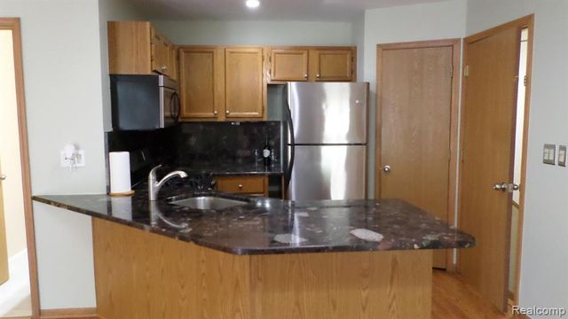33831 Hooker Road 6, New Baltimore, MI 48047