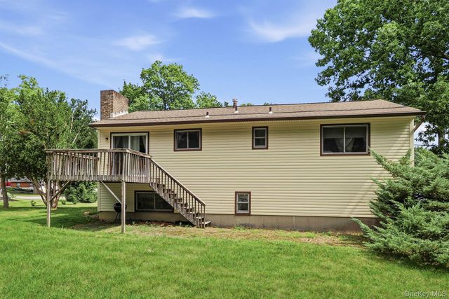 55 Sutton Park Road, Poughkeepsie, NY 12603