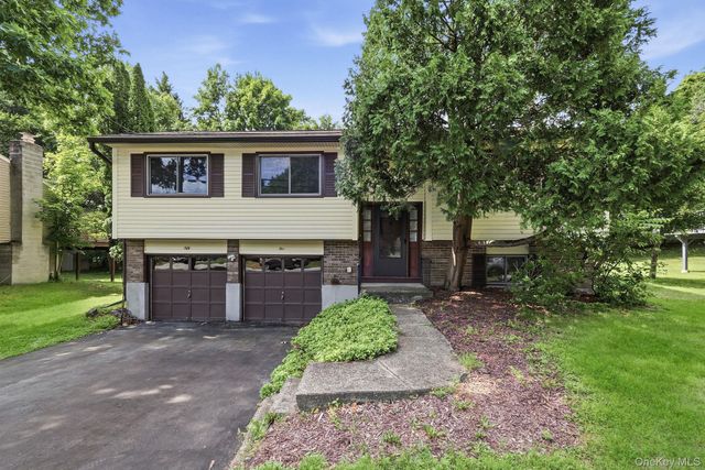 55 Sutton Park Road, Poughkeepsie, NY 12603