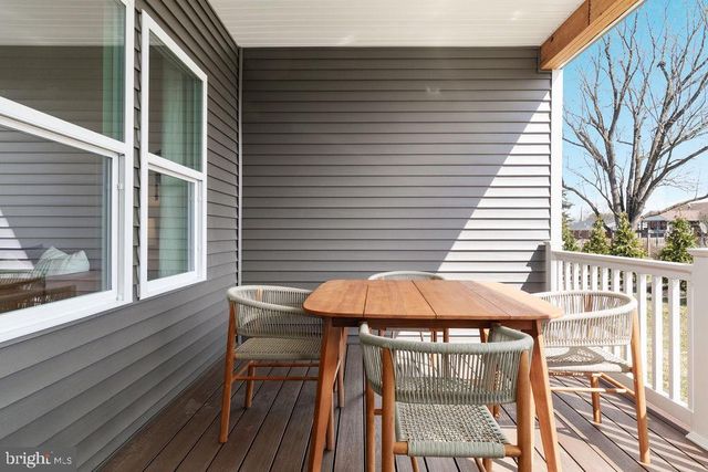 12 REGENT CIR, Hagerstown, MD 21742