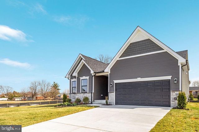 12 REGENT CIR, Hagerstown, MD 21742