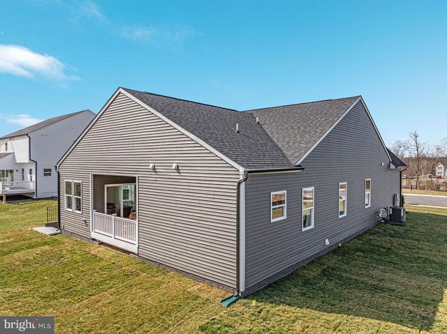 12 REGENT CIR, Hagerstown, MD 21742