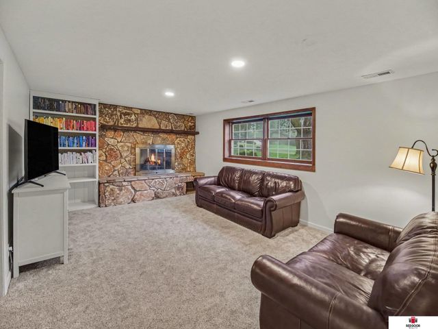 510 Leavitt Lane, Lincoln, NE 68510