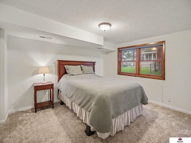 510 Leavitt Lane, Lincoln, NE 68510