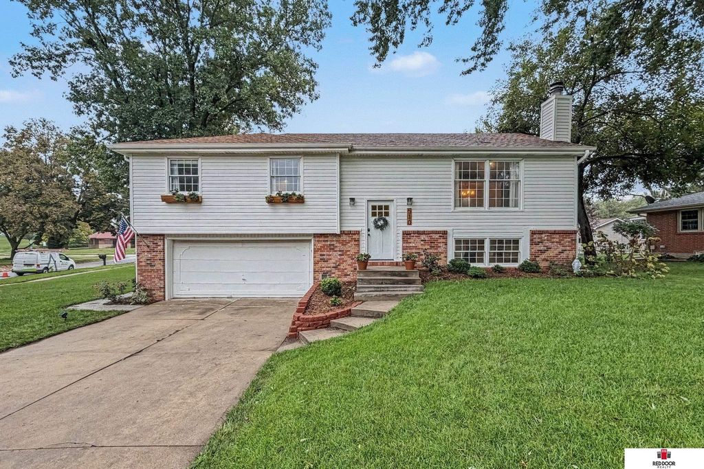 510 Leavitt Lane, Lincoln, NE 68510
