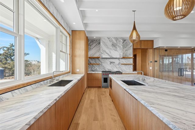 32 Quogo Neck Lane, Quogue, NY 11959