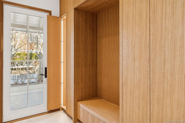 32 Quogo Neck Lane, Quogue, NY 11959