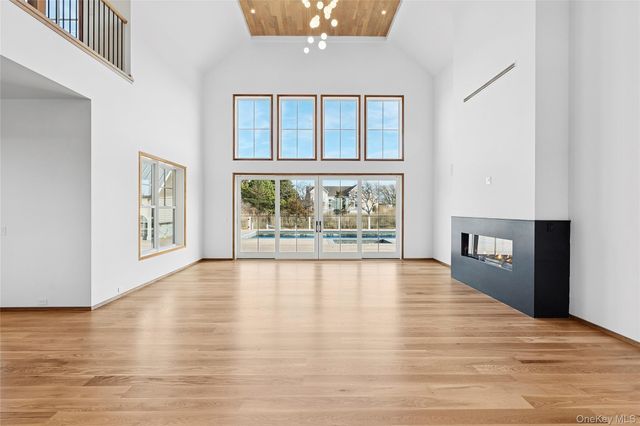 32 Quogo Neck Lane, Quogue, NY 11959