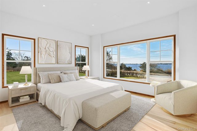 32 Quogo Neck Lane, Quogue, NY 11959