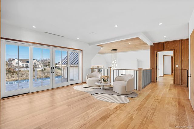 32 Quogo Neck Lane, Quogue, NY 11959