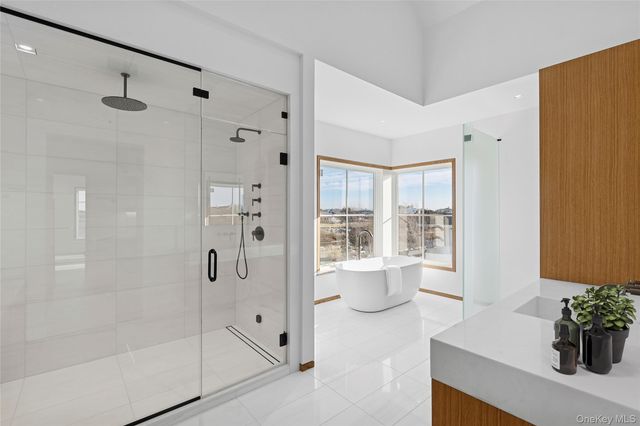 32 Quogo Neck Lane, Quogue, NY 11959