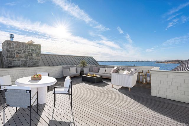 32 Quogo Neck Lane, Quogue, NY 11959