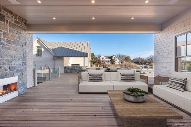 32 Quogo Neck Lane, Quogue, NY 11959