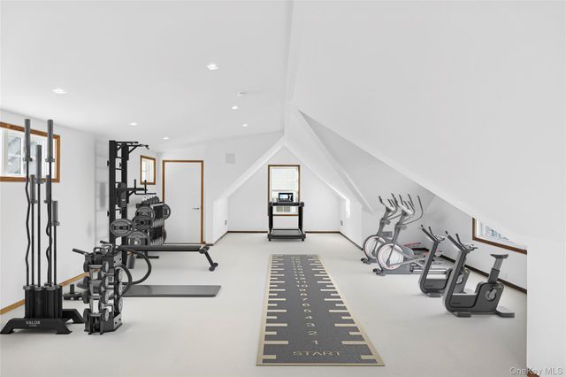 32 Quogo Neck Lane, Quogue, NY 11959