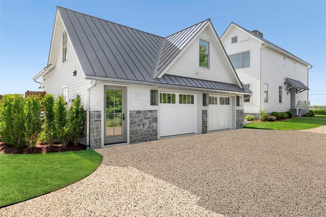 32 Quogo Neck Lane, Quogue, NY 11959