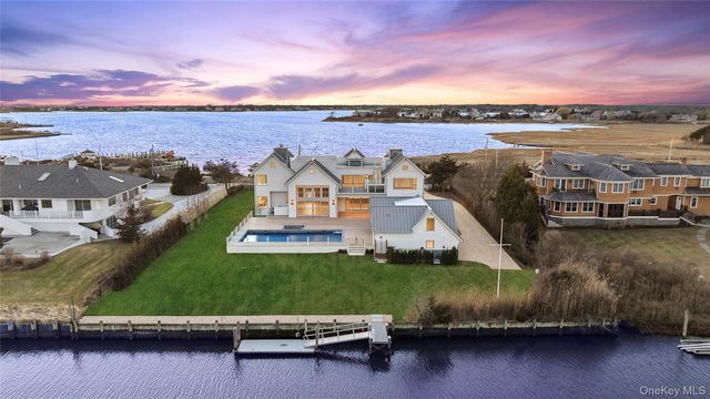 32 Quogo Neck Lane, Quogue, NY 11959