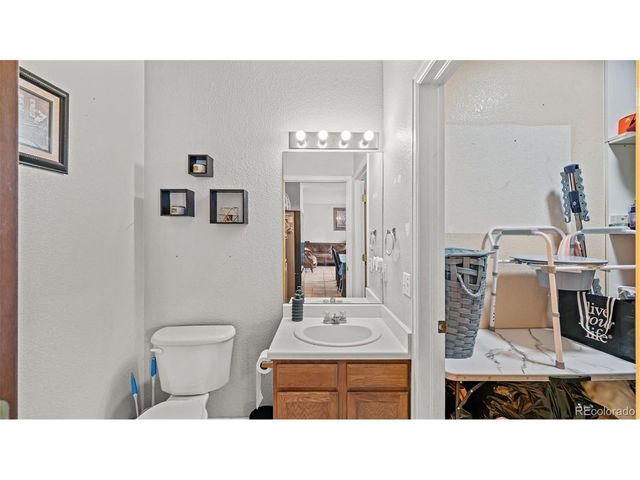 11049 Eagle Creek Pkwy, Commerce City, CO 80022