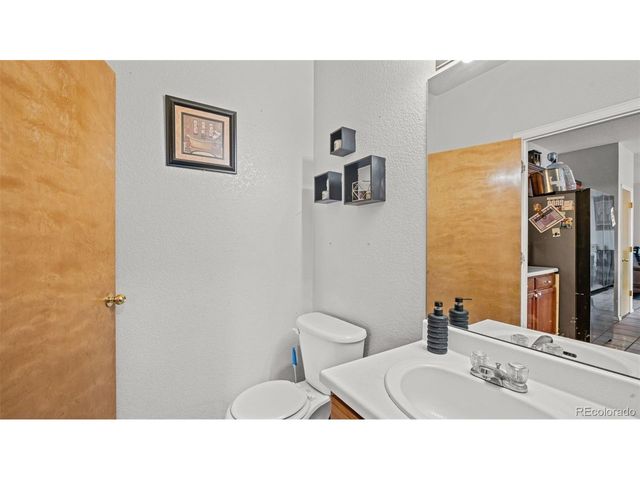 11049 Eagle Creek Pkwy, Commerce City, CO 80022