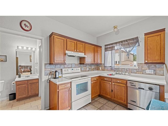 11049 Eagle Creek Pkwy, Commerce City, CO 80022