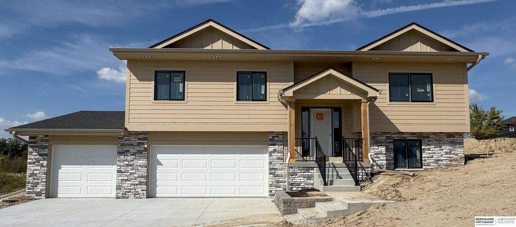 21512 Arabian Road, Elkhorn, NE 68022