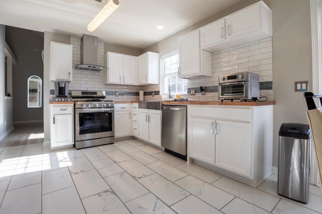 5464 Daniel Ray Dr, Whites Creek, TN 37189