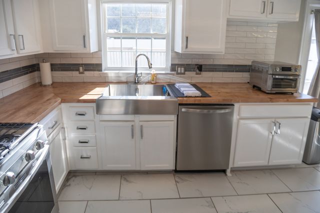 5464 Daniel Ray Dr, Whites Creek, TN 37189