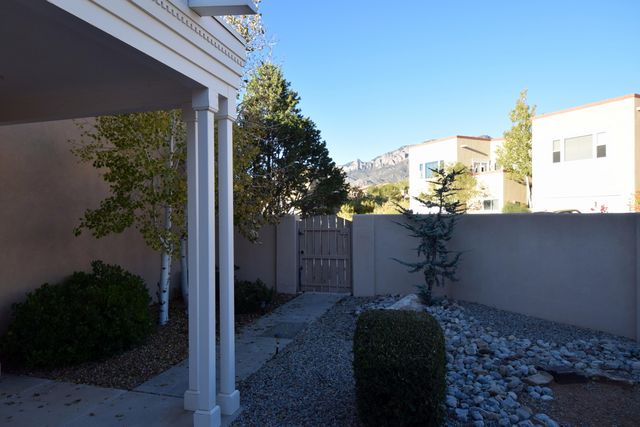 5809 Vulcan Vista Drive NE, Albuquerque, NM 87111