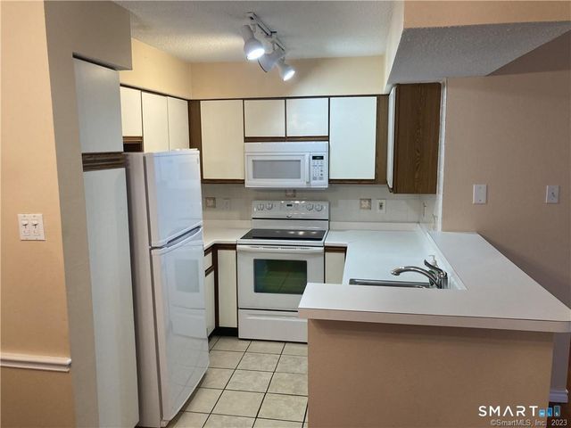 31 High Street 5304, East Hartford, CT 06118