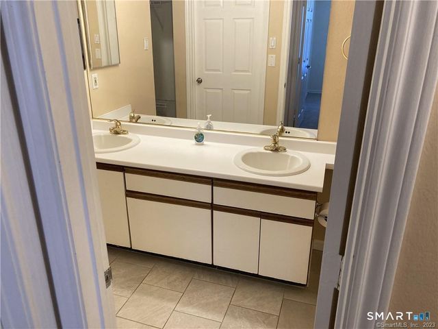 31 High Street 5304, East Hartford, CT 06118