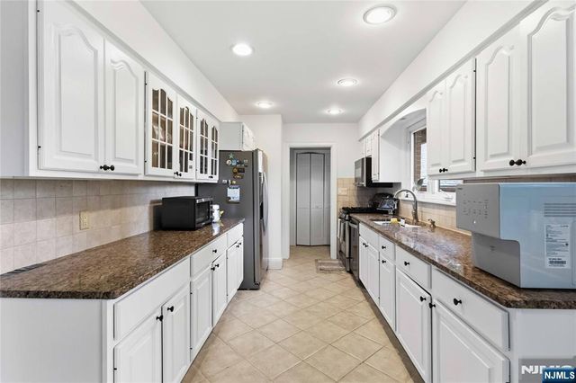 587 Closter Dock Road, Closter, NJ 07624
