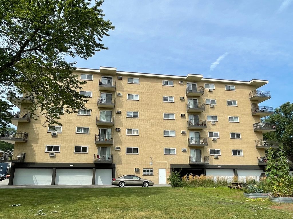 7428 Washington Street 603, Forest Park, IL 60130