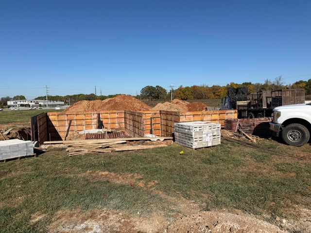 1327 N Maxine Avenue, Nixa, MO 65714