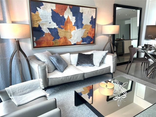 88 SW 7th St 1908, Miami, FL 33130