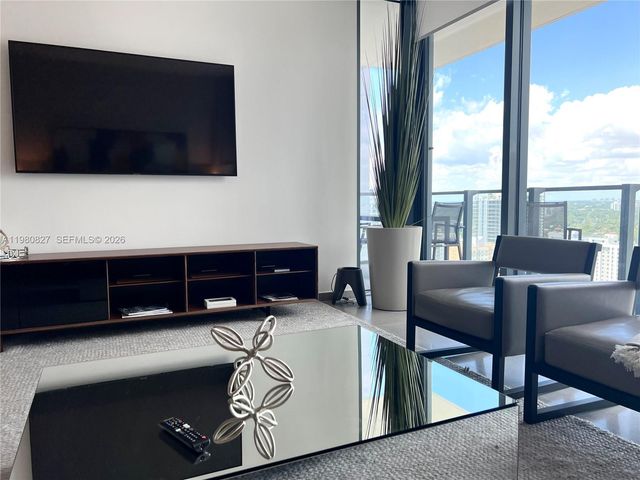 88 SW 7th St 1908, Miami, FL 33130