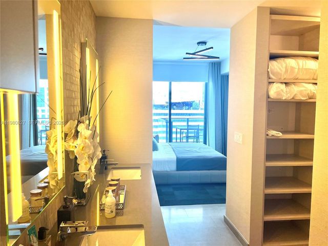 88 SW 7th St 1908, Miami, FL 33130