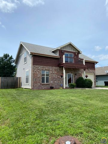 7111 SW Wheatfield LN, Topeka, KS 66619