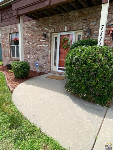 7111 SW Wheatfield LN, Topeka, KS 66619