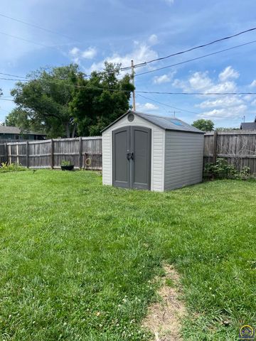 7111 SW Wheatfield LN, Topeka, KS 66619