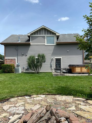 7111 SW Wheatfield LN, Topeka, KS 66619