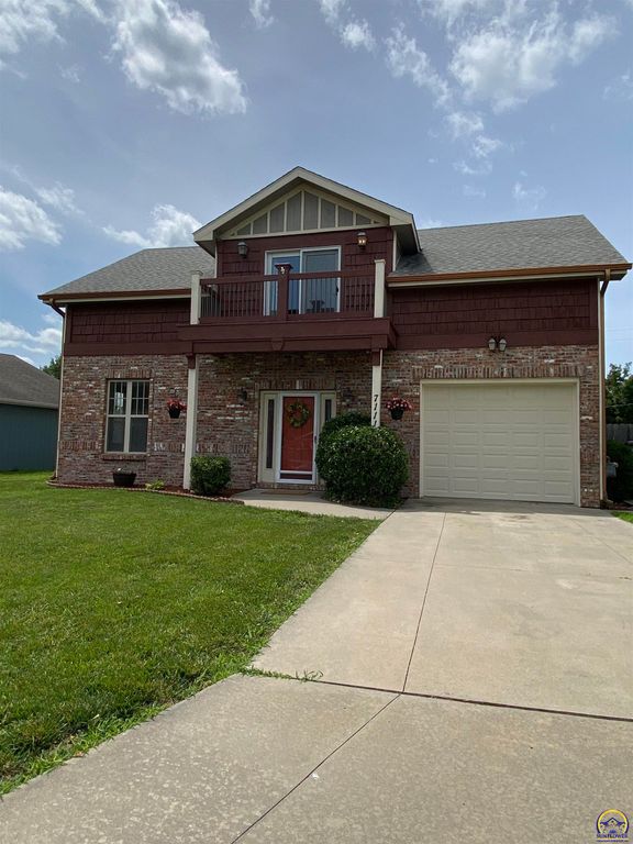 7111 SW Wheatfield LN, Topeka, KS 66619